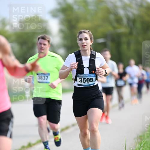 07.04.2024 - 43. Internationalen Wilhelmsburger Insellauf Dr. Thomas Lammeyer http://msf.ph/oto/6048886 07.04.2024 11:12:44 Laufen 3837, 3505 meine-sportfotos.de