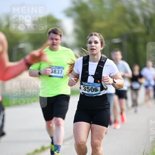 07.04.2024 - 43. Internationalen Wilhelmsburger Insellauf Dr. Thomas Lammeyer http://msf.ph/oto/6048890 07.04.2024 11:12:44 Laufen 3837, 3505 meine-sportfotos.de