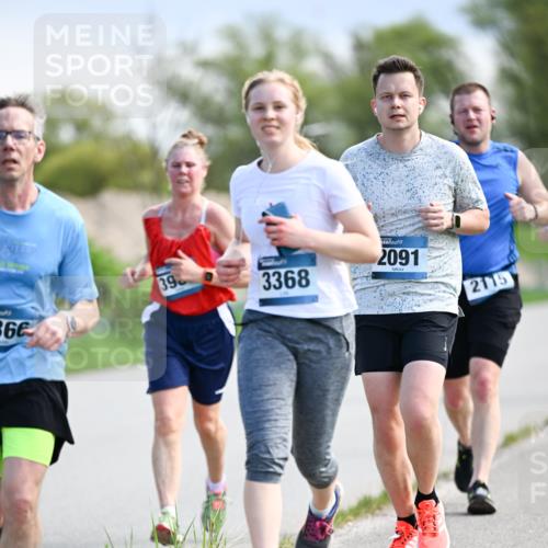 07.04.2024 - 43. Internationalen Wilhelmsburger Insellauf Dr. Thomas Lammeyer http://msf.ph/oto/6048916 07.04.2024 11:12:49 Laufen 366, 39, 3368, 2091, 2115 meine-sportfotos.de