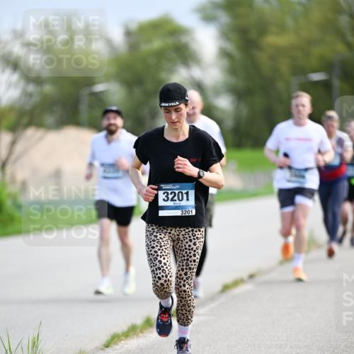 07.04.2024 - 43. Internationalen Wilhelmsburger Insellauf Dr. Thomas Lammeyer http://msf.ph/oto/6048937 07.04.2024 11:12:52 Laufen 3201, 3201 meine-sportfotos.de