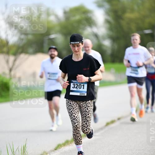 07.04.2024 - 43. Internationalen Wilhelmsburger Insellauf Dr. Thomas Lammeyer http://msf.ph/oto/6048939 07.04.2024 11:12:52 Laufen 3201, 3201 meine-sportfotos.de