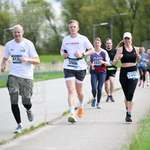 07.04.2024 - 43. Internationalen Wilhelmsburger Insellauf Dr. Thomas Lammeyer http://msf.ph/oto/6048948 07.04.2024 11:12:54 Laufen 413, 3986, 3986, 20, 3447, 2492 meine-sportfotos.de
