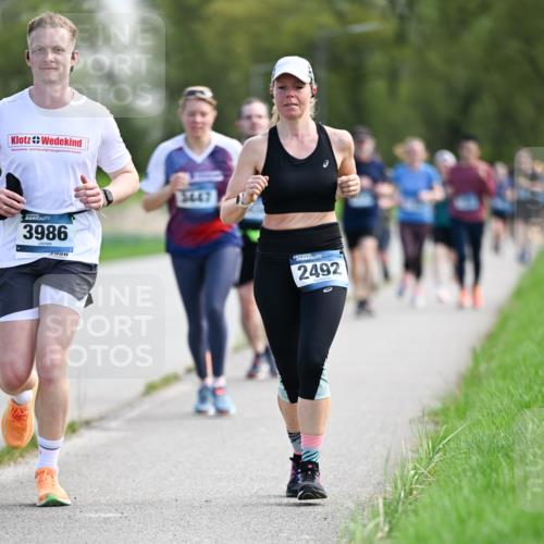 07.04.2024 - 43. Internationalen Wilhelmsburger Insellauf Dr. Thomas Lammeyer http://msf.ph/oto/6048959 07.04.2024 11:12:56 Laufen 3986, 3647, 2492 meine-sportfotos.de