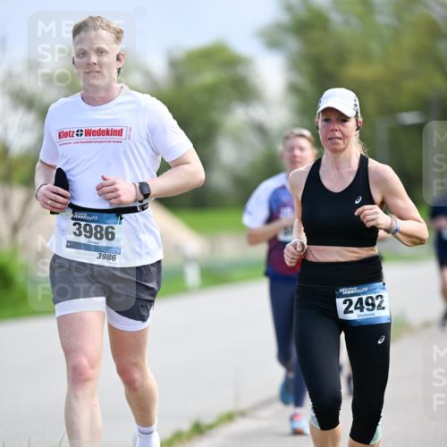 07.04.2024 - 43. Internationalen Wilhelmsburger Insellauf Dr. Thomas Lammeyer http://msf.ph/oto/6048963 07.04.2024 11:12:57 Laufen 3986, 3986, 2492 meine-sportfotos.de