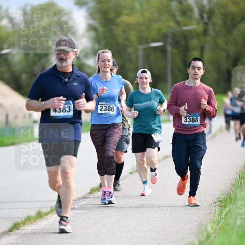 07.04.2024 - 43. Internationalen Wilhelmsburger Insellauf Dr. Thomas Lammeyer http://msf.ph/oto/6048993 07.04.2024 11:13:04 Laufen 4383, 2386, 3388 meine-sportfotos.de