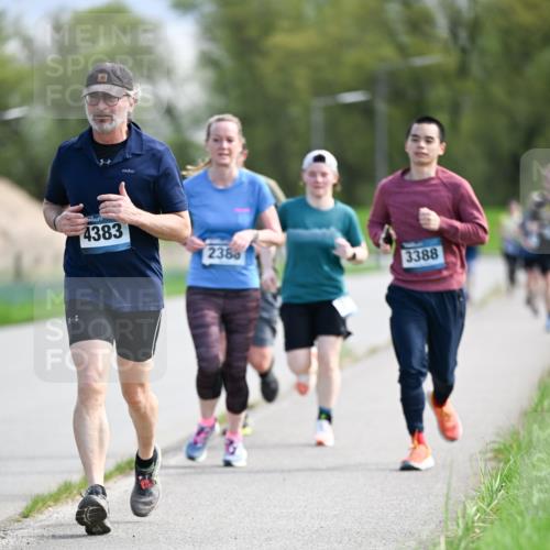 07.04.2024 - 43. Internationalen Wilhelmsburger Insellauf Dr. Thomas Lammeyer http://msf.ph/oto/6048995 07.04.2024 11:13:04 Laufen 4383, 2386, 3388 meine-sportfotos.de