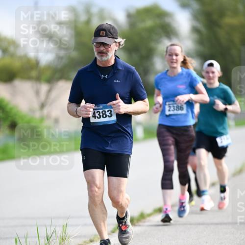 07.04.2024 - 43. Internationalen Wilhelmsburger Insellauf Dr. Thomas Lammeyer http://msf.ph/oto/6048999 07.04.2024 11:13:05 Laufen 3, 4383, 2386 meine-sportfotos.de