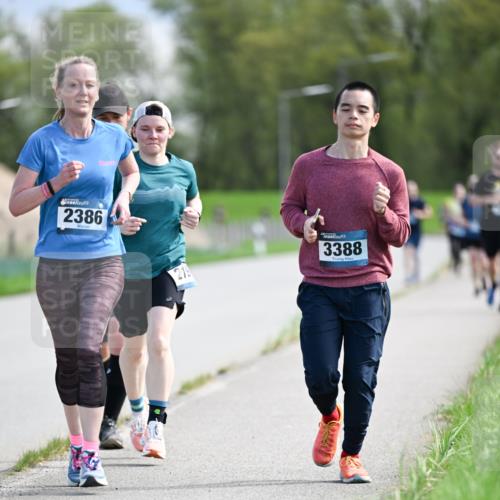 07.04.2024 - 43. Internationalen Wilhelmsburger Insellauf Dr. Thomas Lammeyer http://msf.ph/oto/6049004 07.04.2024 11:13:06 Laufen 2386, 3388 meine-sportfotos.de