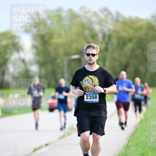 07.04.2024 - 43. Internationalen Wilhelmsburger Insellauf Dr. Thomas Lammeyer http://msf.ph/oto/6049030 07.04.2024 11:13:15 Laufen 2358 meine-sportfotos.de