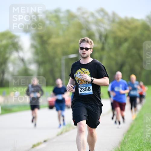 07.04.2024 - 43. Internationalen Wilhelmsburger Insellauf Dr. Thomas Lammeyer http://msf.ph/oto/6049031 07.04.2024 11:13:15 Laufen 2358 meine-sportfotos.de