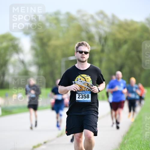07.04.2024 - 43. Internationalen Wilhelmsburger Insellauf Dr. Thomas Lammeyer http://msf.ph/oto/6049033 07.04.2024 11:13:16 Laufen 2358 meine-sportfotos.de