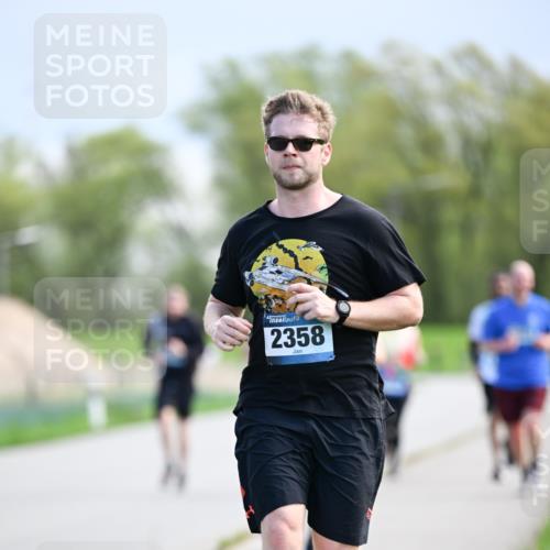 07.04.2024 - 43. Internationalen Wilhelmsburger Insellauf Dr. Thomas Lammeyer http://msf.ph/oto/6049043 07.04.2024 11:13:17 Laufen 2358 meine-sportfotos.de