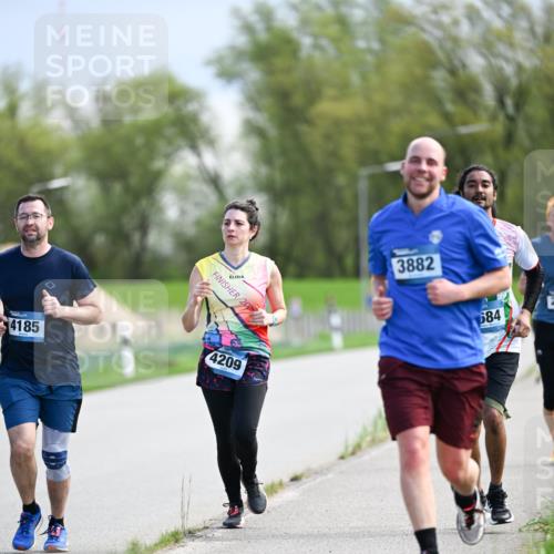07.04.2024 - 43. Internationalen Wilhelmsburger Insellauf Dr. Thomas Lammeyer http://msf.ph/oto/6049066 07.04.2024 11:13:23 Laufen 4185, 20, 4209, 3882, 684 meine-sportfotos.de