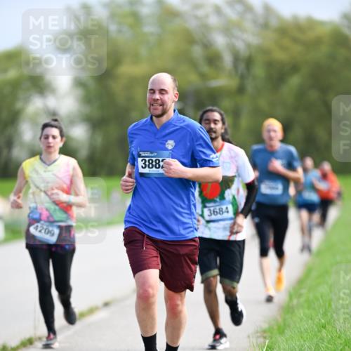 07.04.2024 - 43. Internationalen Wilhelmsburger Insellauf Dr. Thomas Lammeyer http://msf.ph/oto/6049067 07.04.2024 11:13:23 Laufen 4209, 3882, 3684 meine-sportfotos.de