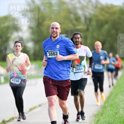 07.04.2024 - 43. Internationalen Wilhelmsburger Insellauf Dr. Thomas Lammeyer http://msf.ph/oto/6049068 07.04.2024 11:13:23 Laufen 4209, 3882, 3684 meine-sportfotos.de