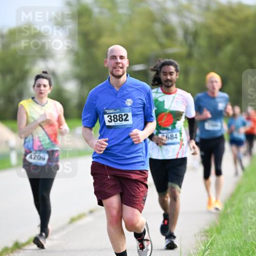 07.04.2024 - 43. Internationalen Wilhelmsburger Insellauf Dr. Thomas Lammeyer http://msf.ph/oto/6049069 07.04.2024 11:13:24 Laufen 4209, 3882, 2684 meine-sportfotos.de