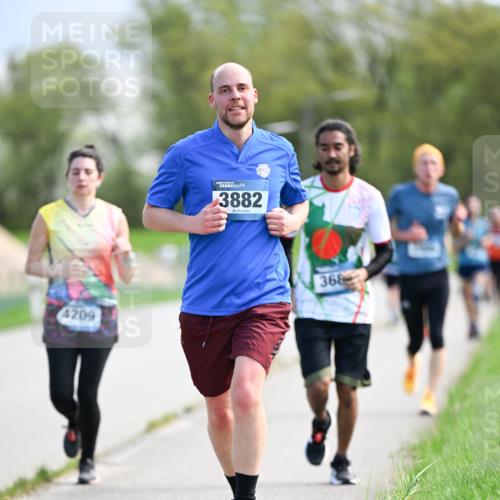 07.04.2024 - 43. Internationalen Wilhelmsburger Insellauf Dr. Thomas Lammeyer http://msf.ph/oto/6049070 07.04.2024 11:13:24 Laufen 4209, 3882, 368 meine-sportfotos.de