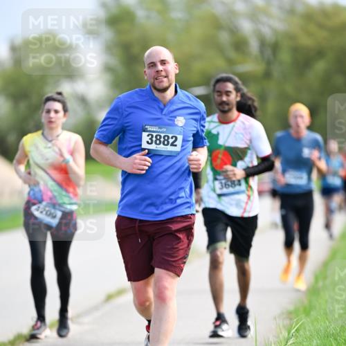07.04.2024 - 43. Internationalen Wilhelmsburger Insellauf Dr. Thomas Lammeyer http://msf.ph/oto/6049071 07.04.2024 11:13:24 Laufen 4209, 3882, 3684 meine-sportfotos.de
