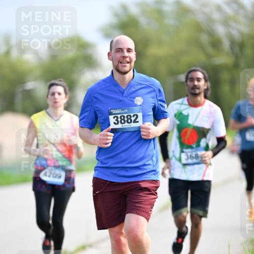 07.04.2024 - 43. Internationalen Wilhelmsburger Insellauf Dr. Thomas Lammeyer http://msf.ph/oto/6049075 07.04.2024 11:13:24 Laufen 4209, 3882, 368 meine-sportfotos.de