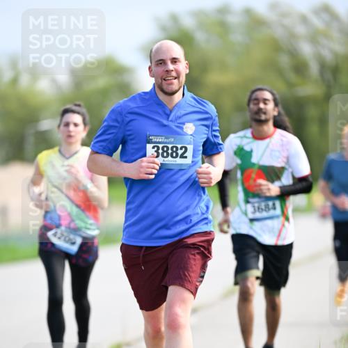 07.04.2024 - 43. Internationalen Wilhelmsburger Insellauf Dr. Thomas Lammeyer http://msf.ph/oto/6049076 07.04.2024 11:13:25 Laufen 4209, 3882, 3684 meine-sportfotos.de