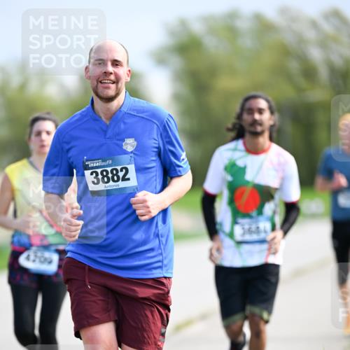 07.04.2024 - 43. Internationalen Wilhelmsburger Insellauf Dr. Thomas Lammeyer http://msf.ph/oto/6049080 07.04.2024 11:13:25 Laufen 4209, 3882, 3644 meine-sportfotos.de