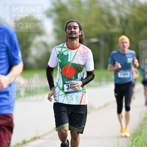 07.04.2024 - 43. Internationalen Wilhelmsburger Insellauf Dr. Thomas Lammeyer http://msf.ph/oto/6049082 07.04.2024 11:13:26 Laufen 3 meine-sportfotos.de