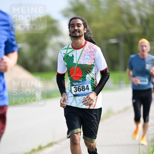 07.04.2024 - 43. Internationalen Wilhelmsburger Insellauf Dr. Thomas Lammeyer http://msf.ph/oto/6049084 07.04.2024 11:13:26 Laufen 3684 meine-sportfotos.de