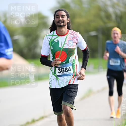 07.04.2024 - 43. Internationalen Wilhelmsburger Insellauf Dr. Thomas Lammeyer http://msf.ph/oto/6049085 07.04.2024 11:13:26 Laufen 3684 meine-sportfotos.de