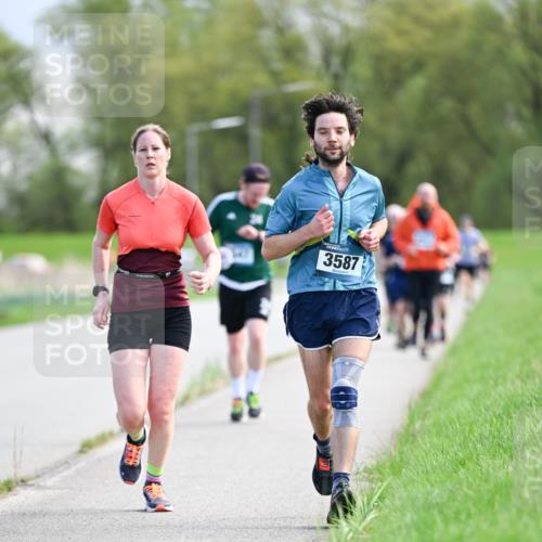 07.04.2024 - 43. Internationalen Wilhelmsburger Insellauf Dr. Thomas Lammeyer http://msf.ph/oto/6049111 07.04.2024 11:13:34 Laufen 3587 meine-sportfotos.de