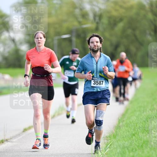 07.04.2024 - 43. Internationalen Wilhelmsburger Insellauf Dr. Thomas Lammeyer http://msf.ph/oto/6049112 07.04.2024 11:13:34 Laufen 3587 meine-sportfotos.de
