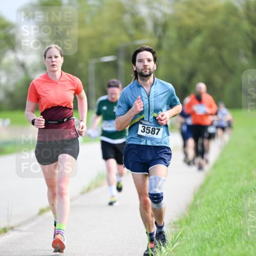07.04.2024 - 43. Internationalen Wilhelmsburger Insellauf Dr. Thomas Lammeyer http://msf.ph/oto/6049115 07.04.2024 11:13:35 Laufen 3587 meine-sportfotos.de