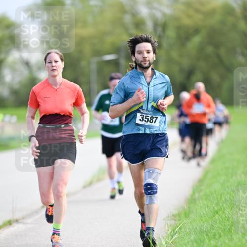 07.04.2024 - 43. Internationalen Wilhelmsburger Insellauf Dr. Thomas Lammeyer http://msf.ph/oto/6049116 07.04.2024 11:13:35 Laufen 3587 meine-sportfotos.de