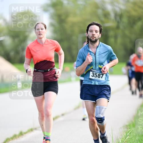07.04.2024 - 43. Internationalen Wilhelmsburger Insellauf Dr. Thomas Lammeyer http://msf.ph/oto/6049120 07.04.2024 11:13:35 Laufen 3587 meine-sportfotos.de