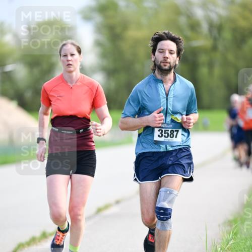 07.04.2024 - 43. Internationalen Wilhelmsburger Insellauf Dr. Thomas Lammeyer http://msf.ph/oto/6049122 07.04.2024 11:13:36 Laufen 3587 meine-sportfotos.de