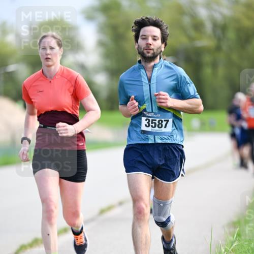 07.04.2024 - 43. Internationalen Wilhelmsburger Insellauf Dr. Thomas Lammeyer http://msf.ph/oto/6049124 07.04.2024 11:13:36 Laufen 3587 meine-sportfotos.de