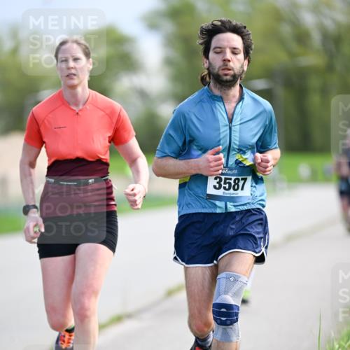 07.04.2024 - 43. Internationalen Wilhelmsburger Insellauf Dr. Thomas Lammeyer http://msf.ph/oto/6049127 07.04.2024 11:13:36 Laufen 3587 meine-sportfotos.de