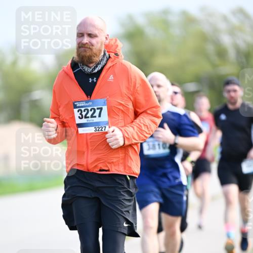 07.04.2024 - 43. Internationalen Wilhelmsburger Insellauf Dr. Thomas Lammeyer http://msf.ph/oto/6049165 07.04.2024 11:13:47 Laufen 3227, 3227, 3810 meine-sportfotos.de