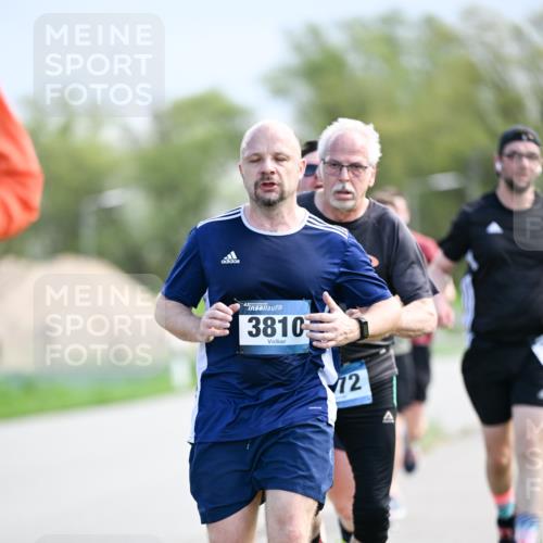 07.04.2024 - 43. Internationalen Wilhelmsburger Insellauf Dr. Thomas Lammeyer http://msf.ph/oto/6049170 07.04.2024 11:13:48 Laufen 3810, 72 meine-sportfotos.de