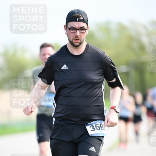 07.04.2024 - 43. Internationalen Wilhelmsburger Insellauf Dr. Thomas Lammeyer http://msf.ph/oto/6049185 07.04.2024 11:13:51 Laufen 369 meine-sportfotos.de