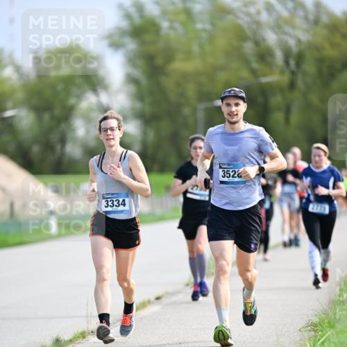 07.04.2024 - 43. Internationalen Wilhelmsburger Insellauf Dr. Thomas Lammeyer http://msf.ph/oto/6049192 07.04.2024 11:13:55 Laufen 3334, 3528 meine-sportfotos.de