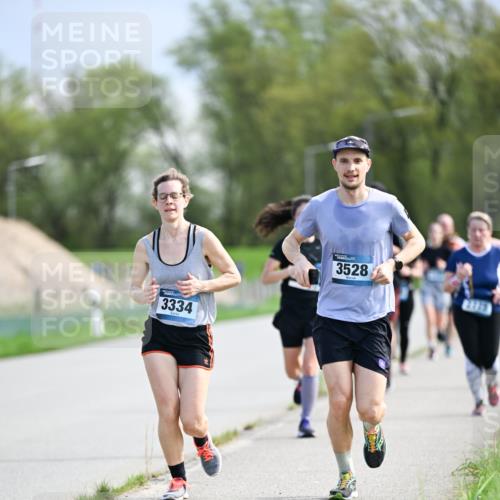 07.04.2024 - 43. Internationalen Wilhelmsburger Insellauf Dr. Thomas Lammeyer http://msf.ph/oto/6049193 07.04.2024 11:13:55 Laufen 3334, 3528 meine-sportfotos.de
