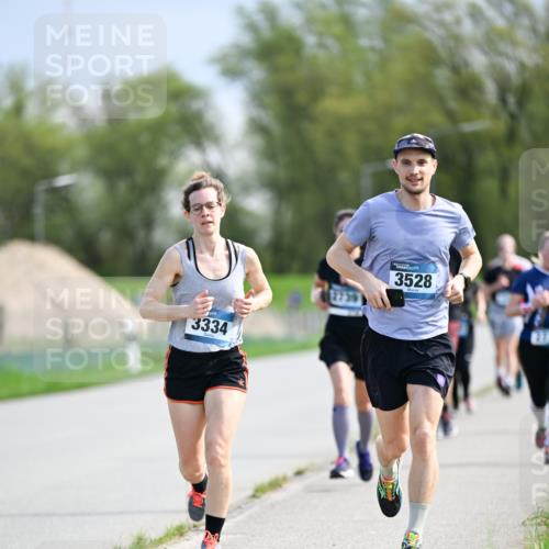 07.04.2024 - 43. Internationalen Wilhelmsburger Insellauf Dr. Thomas Lammeyer http://msf.ph/oto/6049195 07.04.2024 11:13:55 Laufen 3334, 3528 meine-sportfotos.de