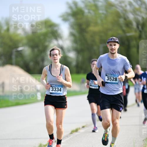 07.04.2024 - 43. Internationalen Wilhelmsburger Insellauf Dr. Thomas Lammeyer http://msf.ph/oto/6049196 07.04.2024 11:13:56 Laufen 3334, 3528 meine-sportfotos.de