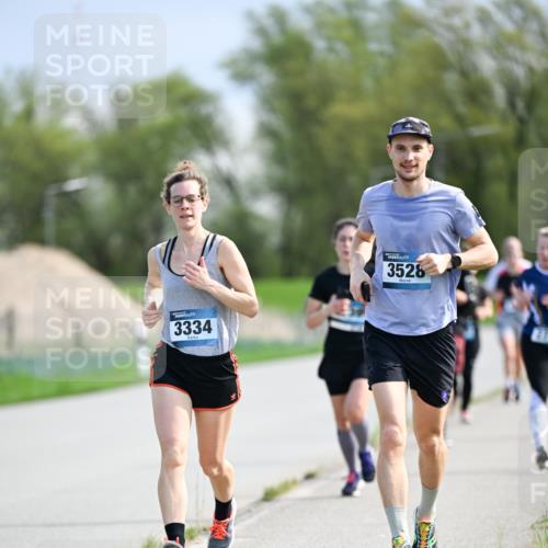 07.04.2024 - 43. Internationalen Wilhelmsburger Insellauf Dr. Thomas Lammeyer http://msf.ph/oto/6049197 07.04.2024 11:13:56 Laufen 3334, 3528 meine-sportfotos.de