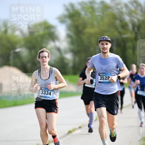 07.04.2024 - 43. Internationalen Wilhelmsburger Insellauf Dr. Thomas Lammeyer http://msf.ph/oto/6049198 07.04.2024 11:13:56 Laufen 3334, 3528 meine-sportfotos.de