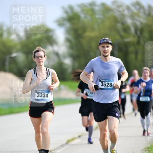 07.04.2024 - 43. Internationalen Wilhelmsburger Insellauf Dr. Thomas Lammeyer http://msf.ph/oto/6049199 07.04.2024 11:13:56 Laufen 3334, 3528 meine-sportfotos.de