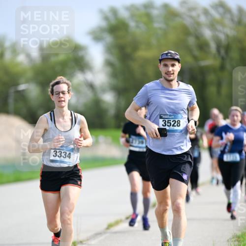 07.04.2024 - 43. Internationalen Wilhelmsburger Insellauf Dr. Thomas Lammeyer http://msf.ph/oto/6049200 07.04.2024 11:13:56 Laufen 3334, 3528 meine-sportfotos.de