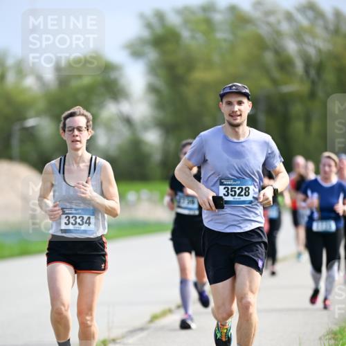 07.04.2024 - 43. Internationalen Wilhelmsburger Insellauf Dr. Thomas Lammeyer http://msf.ph/oto/6049201 07.04.2024 11:13:56 Laufen 3334, 3528 meine-sportfotos.de