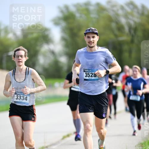 07.04.2024 - 43. Internationalen Wilhelmsburger Insellauf Dr. Thomas Lammeyer http://msf.ph/oto/6049203 07.04.2024 11:13:57 Laufen 3334, 3528 meine-sportfotos.de