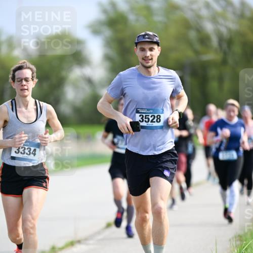 07.04.2024 - 43. Internationalen Wilhelmsburger Insellauf Dr. Thomas Lammeyer http://msf.ph/oto/6049205 07.04.2024 11:13:57 Laufen 3334, 3528 meine-sportfotos.de